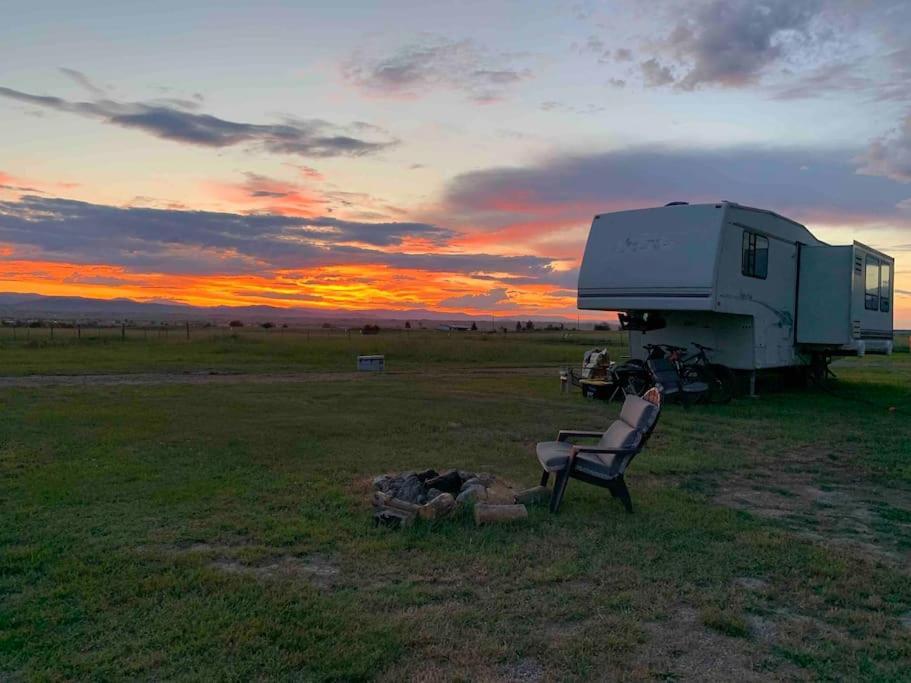 Mission Mountain Camper Apartment Saint Ignatius ภายนอก รูปภาพ