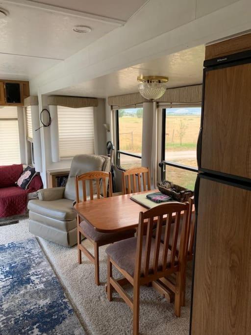 Mission Mountain Camper Apartment Saint Ignatius ภายนอก รูปภาพ