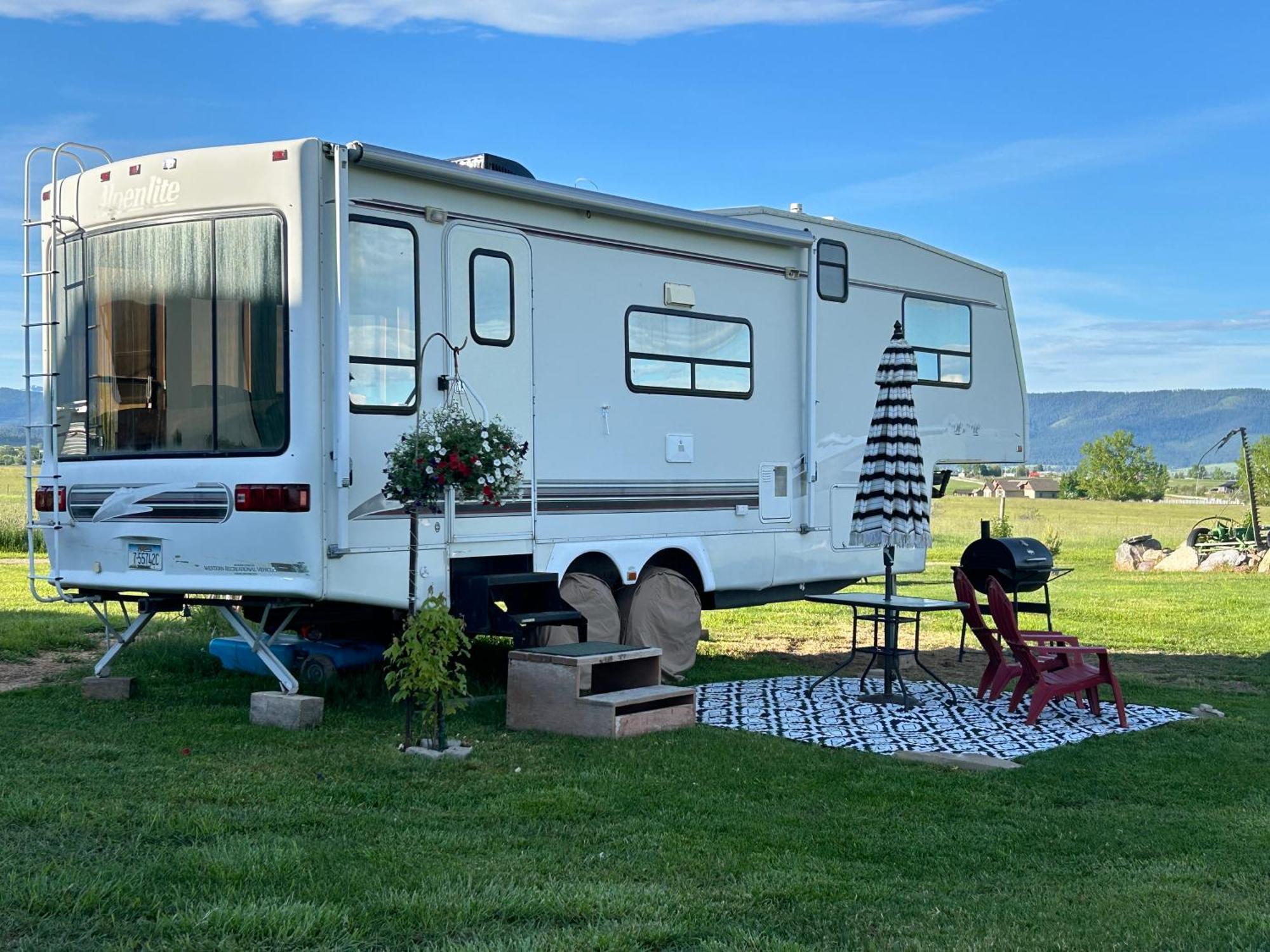 Mission Mountain Camper Apartment Saint Ignatius ภายนอก รูปภาพ